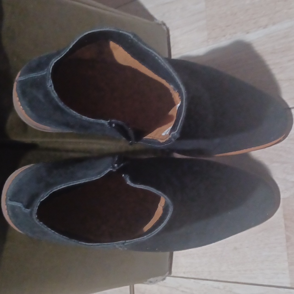 Shoe - Picture 4 of 4
